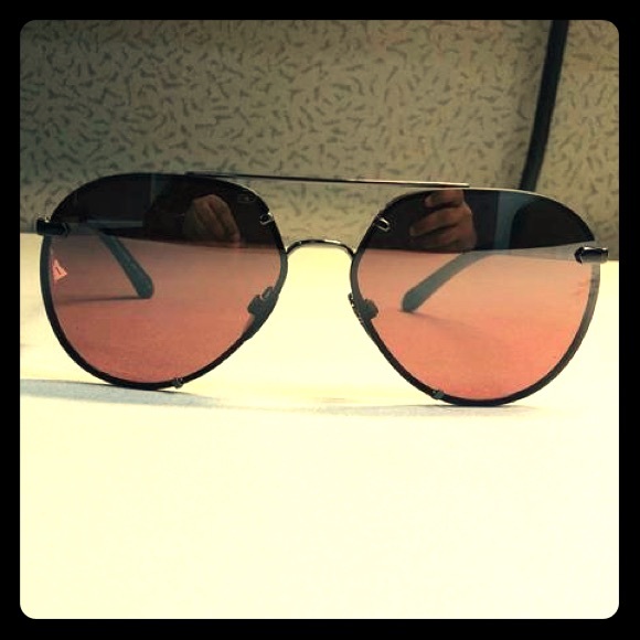 Burberry Sunglasses - never used- New display picture 3